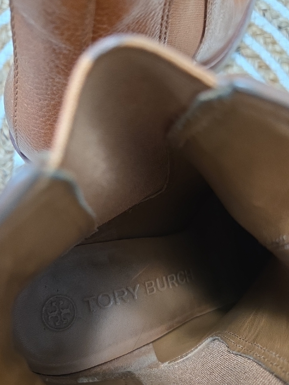 Tory Burch Chelsea Tumbled Leather Lug Bootie In Toasted Caramel, Size 8 - Picture 9 of 12